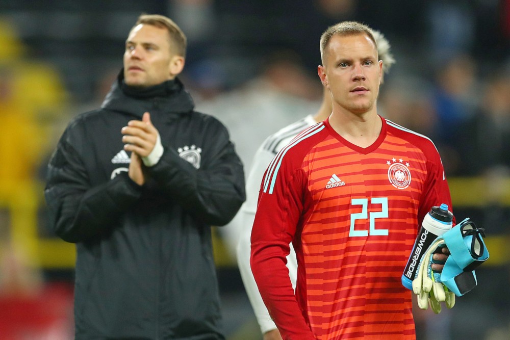 黏在脚下！亚马尔这停球+过人“闲庭信步”